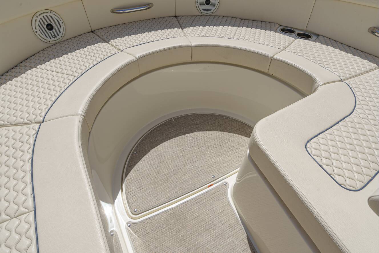 A photo of this 2024 Chris-Craft LAUNCH 35 GT