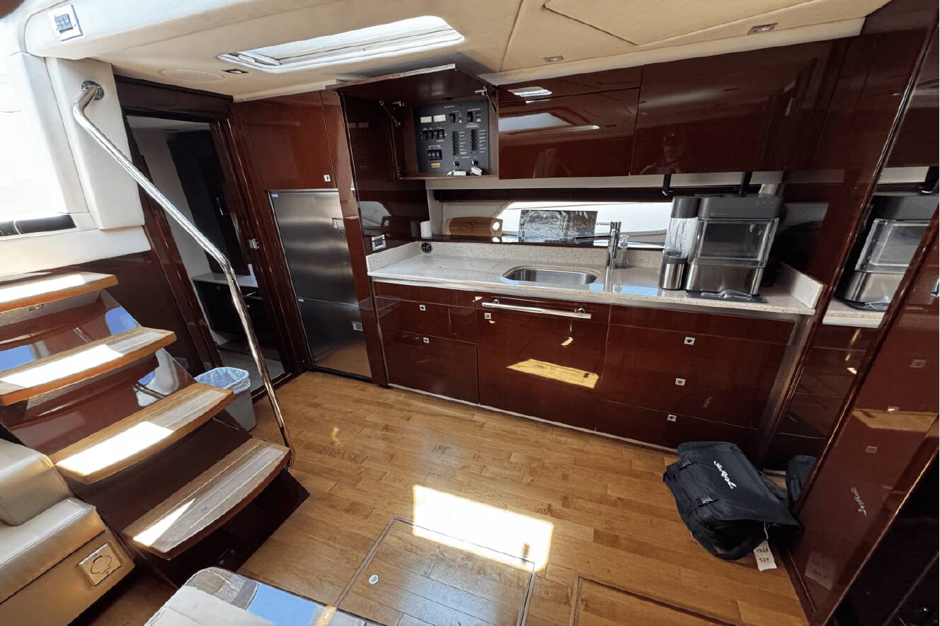 A photo of this 2010 Sea Ray 470 SUNDANCER