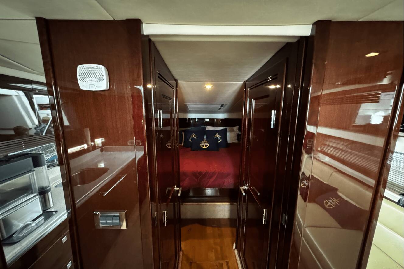 A photo of this 2010 Sea Ray 470 SUNDANCER