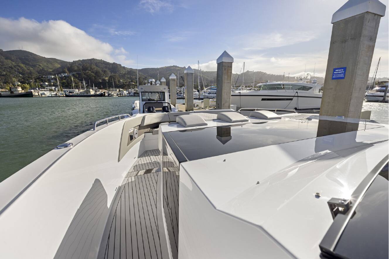 A photo of this 2026 Cruisers Yachts 50 GLS Outboard