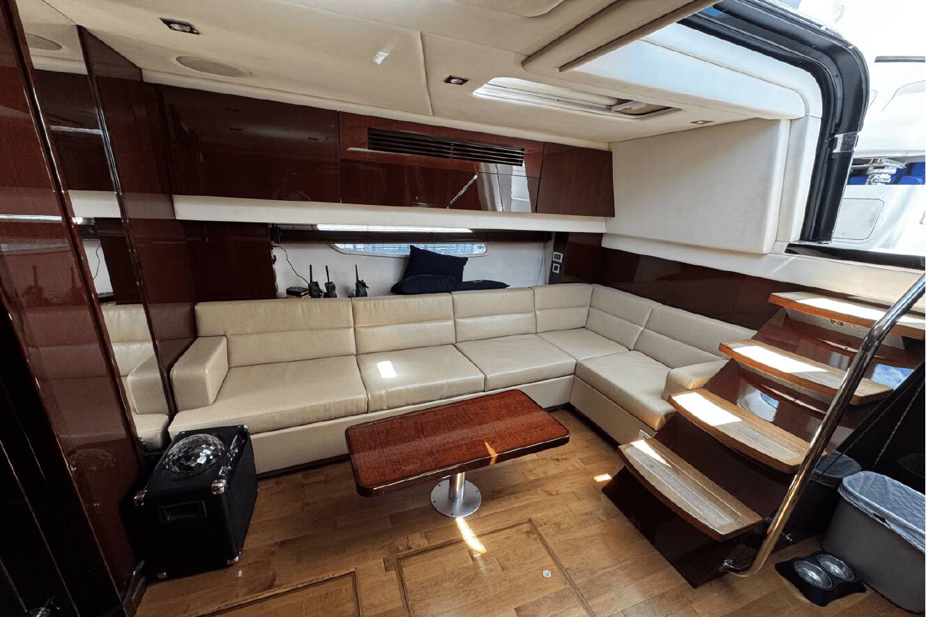 A photo of this 2010 Sea Ray 470 SUNDANCER
