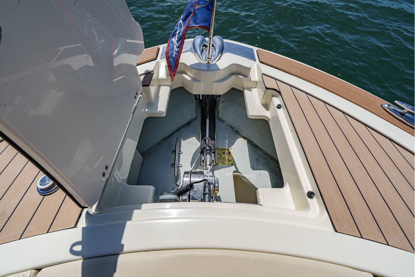 A photo of this 2024 Chris-Craft LAUNCH 35 GT