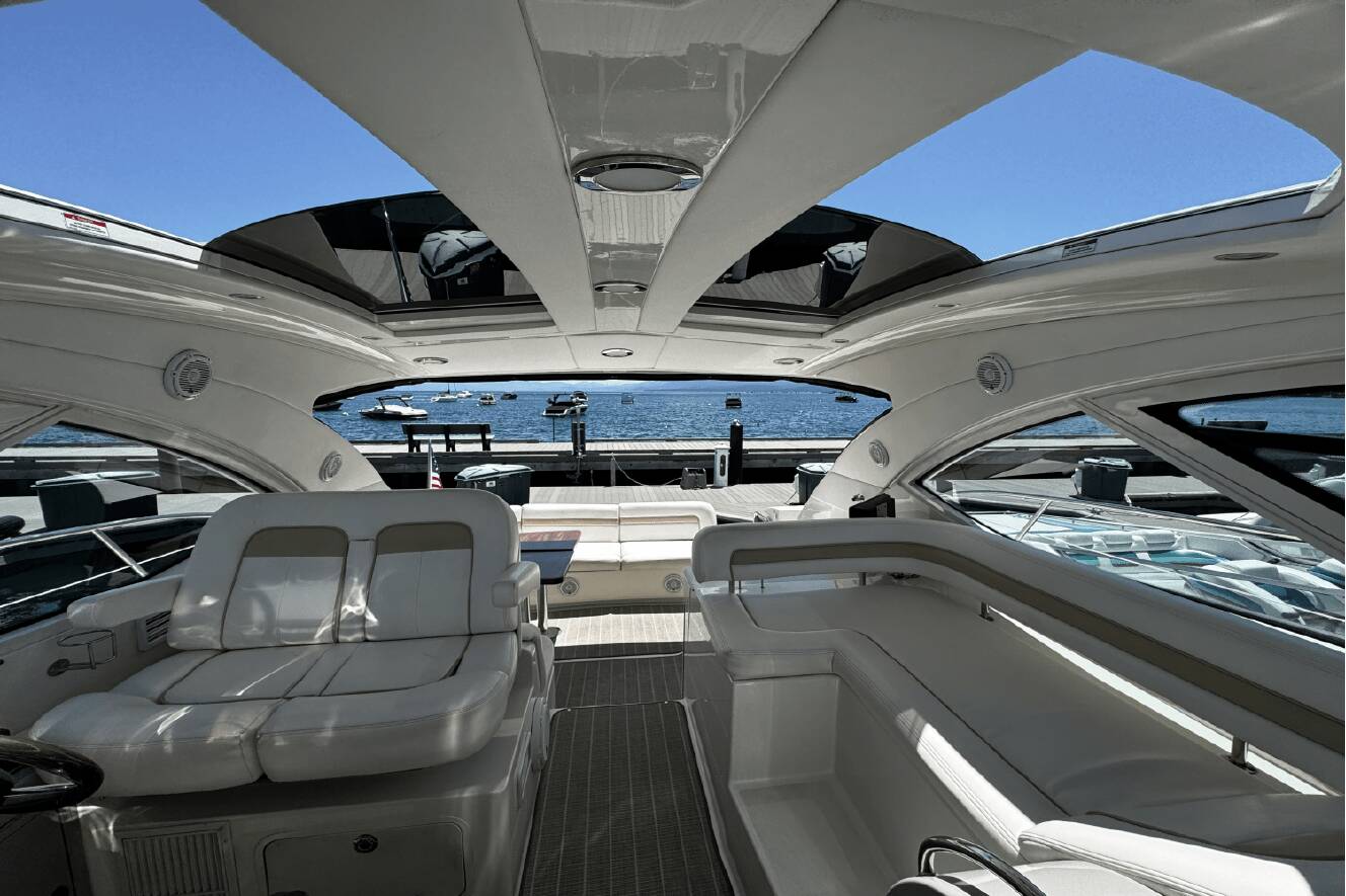 A photo of this 2010 Sea Ray 470 SUNDANCER