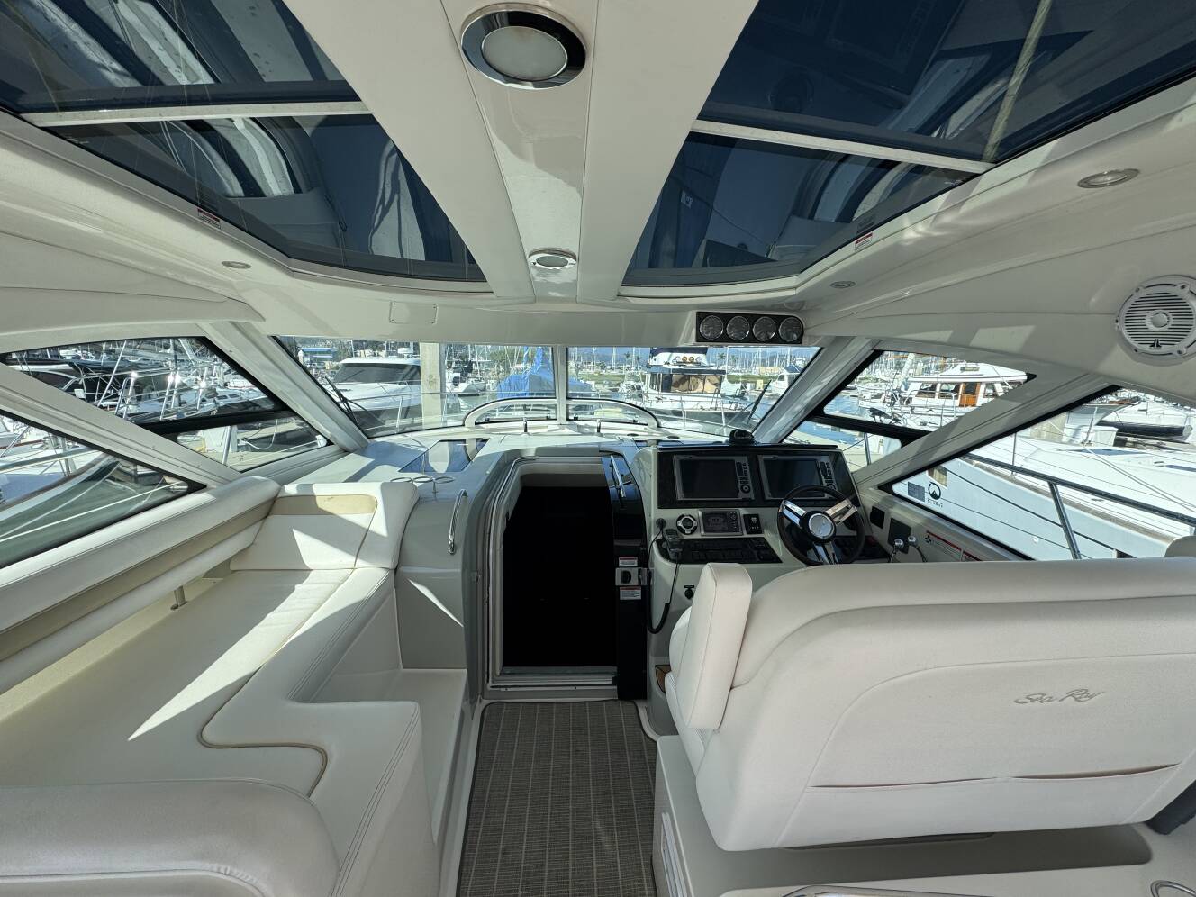A photo of this 2010 Sea Ray 470 SUNDANCER