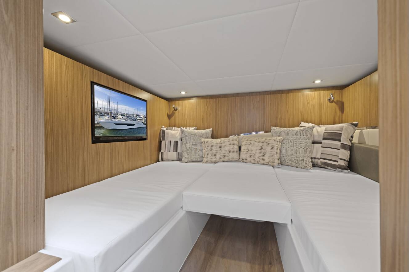 A photo of this 2026 Cruisers Yachts 50 GLS Outboard