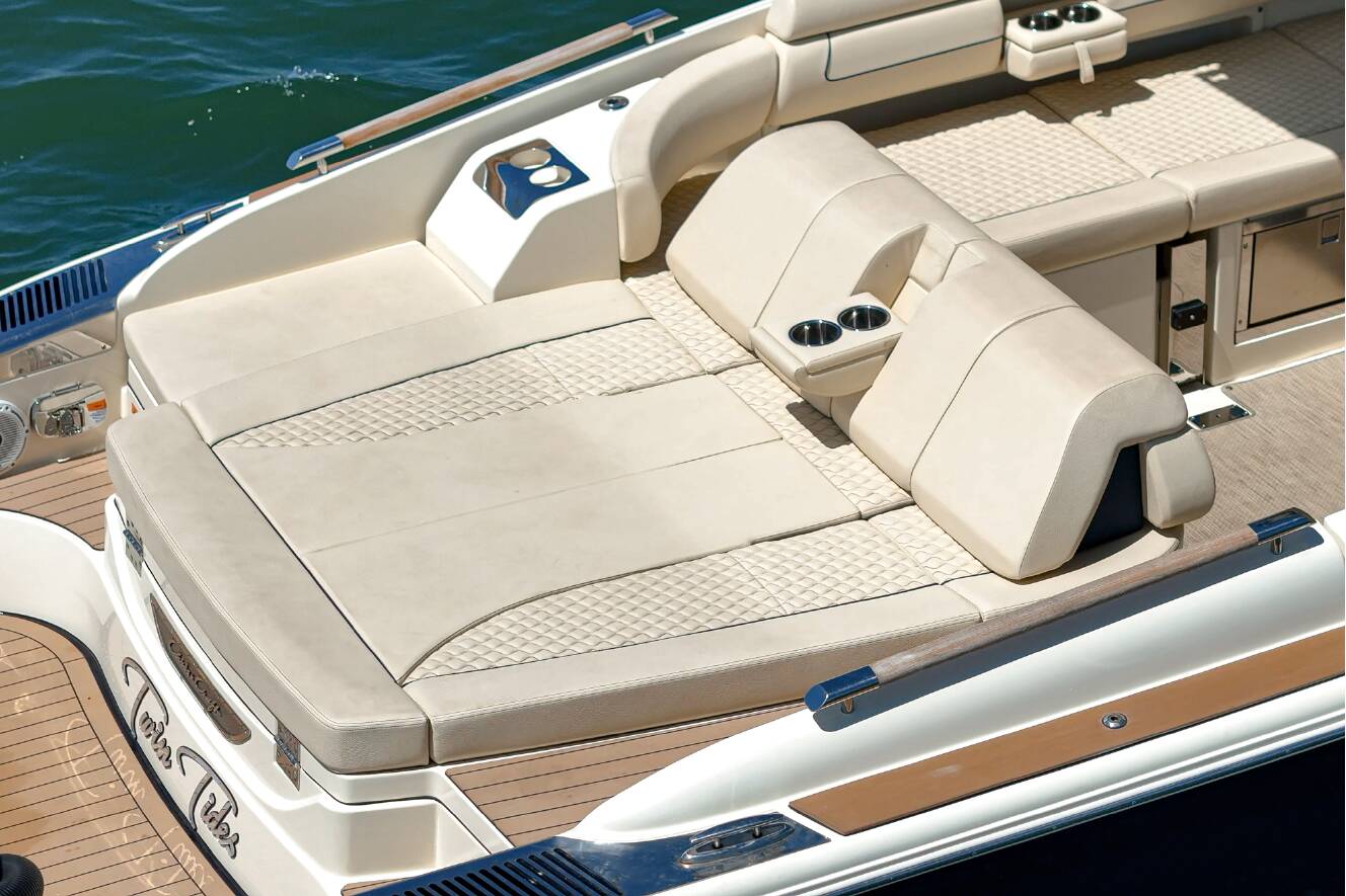 A photo of this 2024 Chris-Craft LAUNCH 35 GT