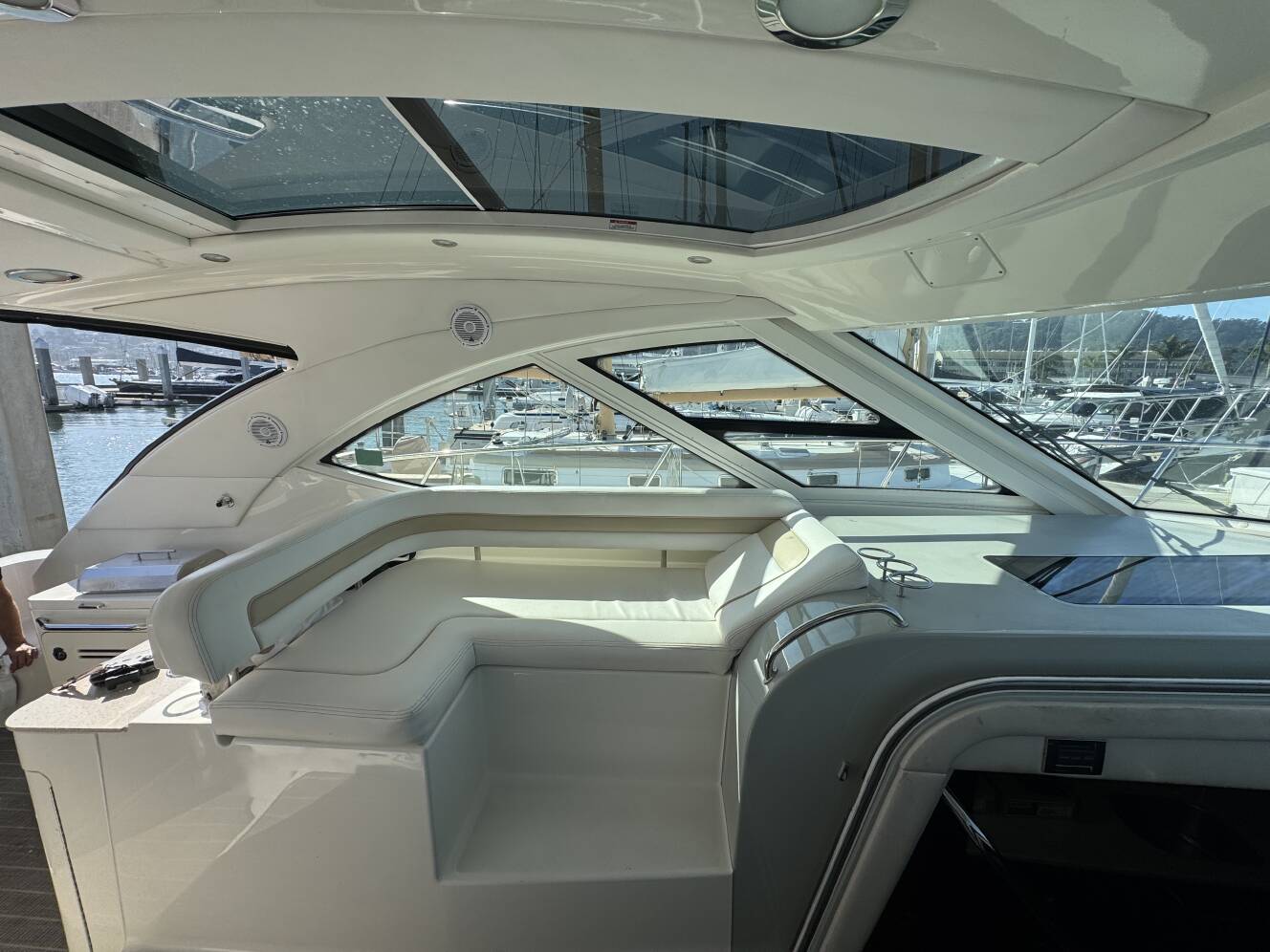 A photo of this 2010 Sea Ray 470 SUNDANCER