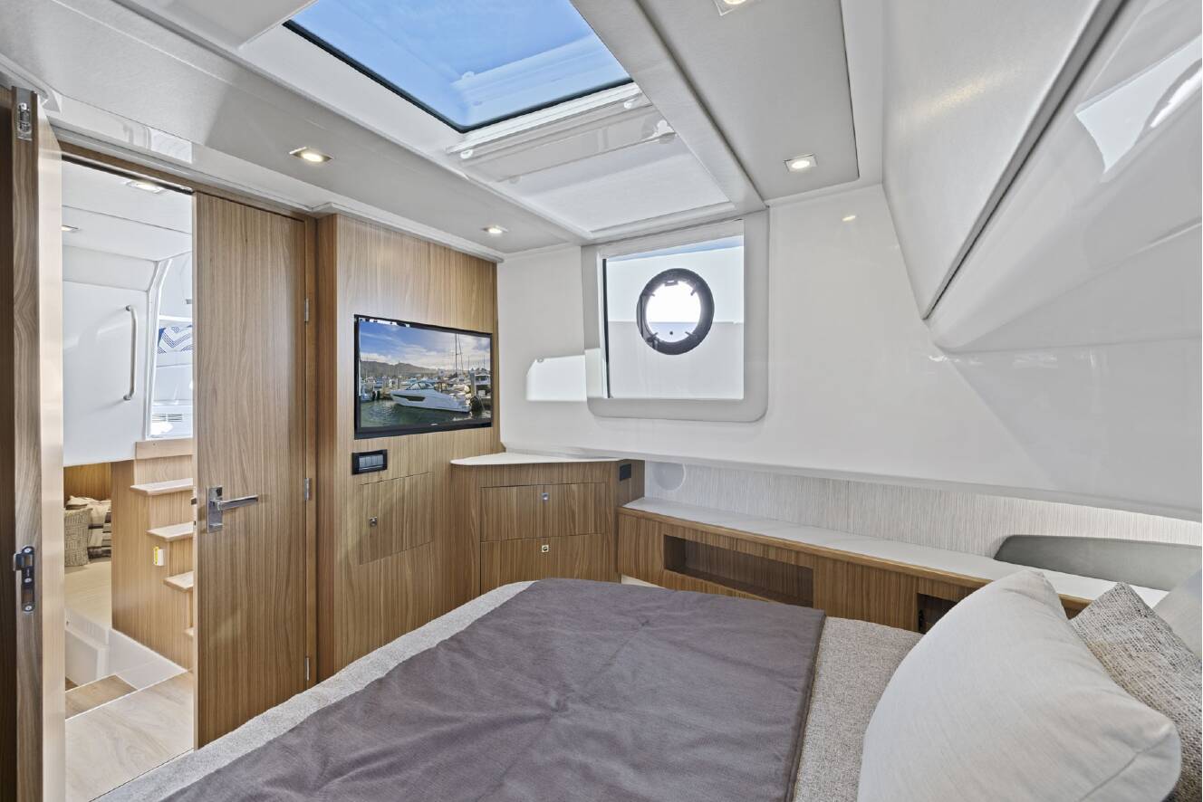 A photo of this 2026 Cruisers Yachts 50 GLS Outboard