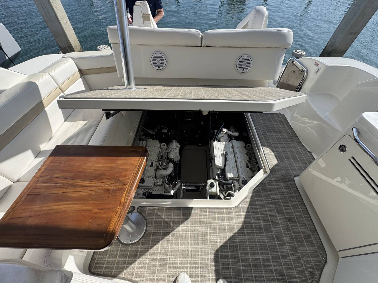 A photo of this 2010 Sea Ray 470 SUNDANCER