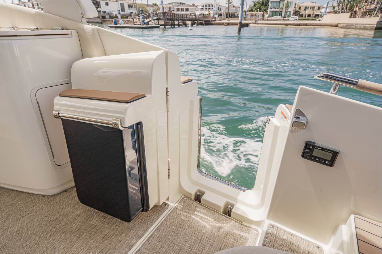 A photo of this 2024 Chris-Craft LAUNCH 35 GT