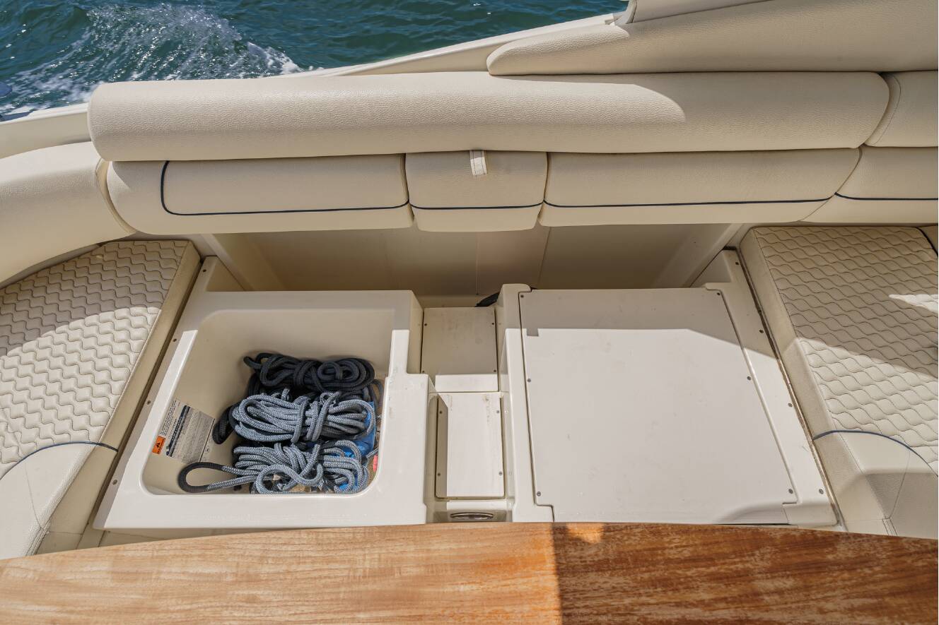 A photo of this 2024 Chris-Craft LAUNCH 35 GT