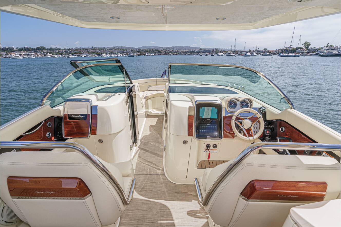 A photo of this 2024 Chris-Craft LAUNCH 35 GT