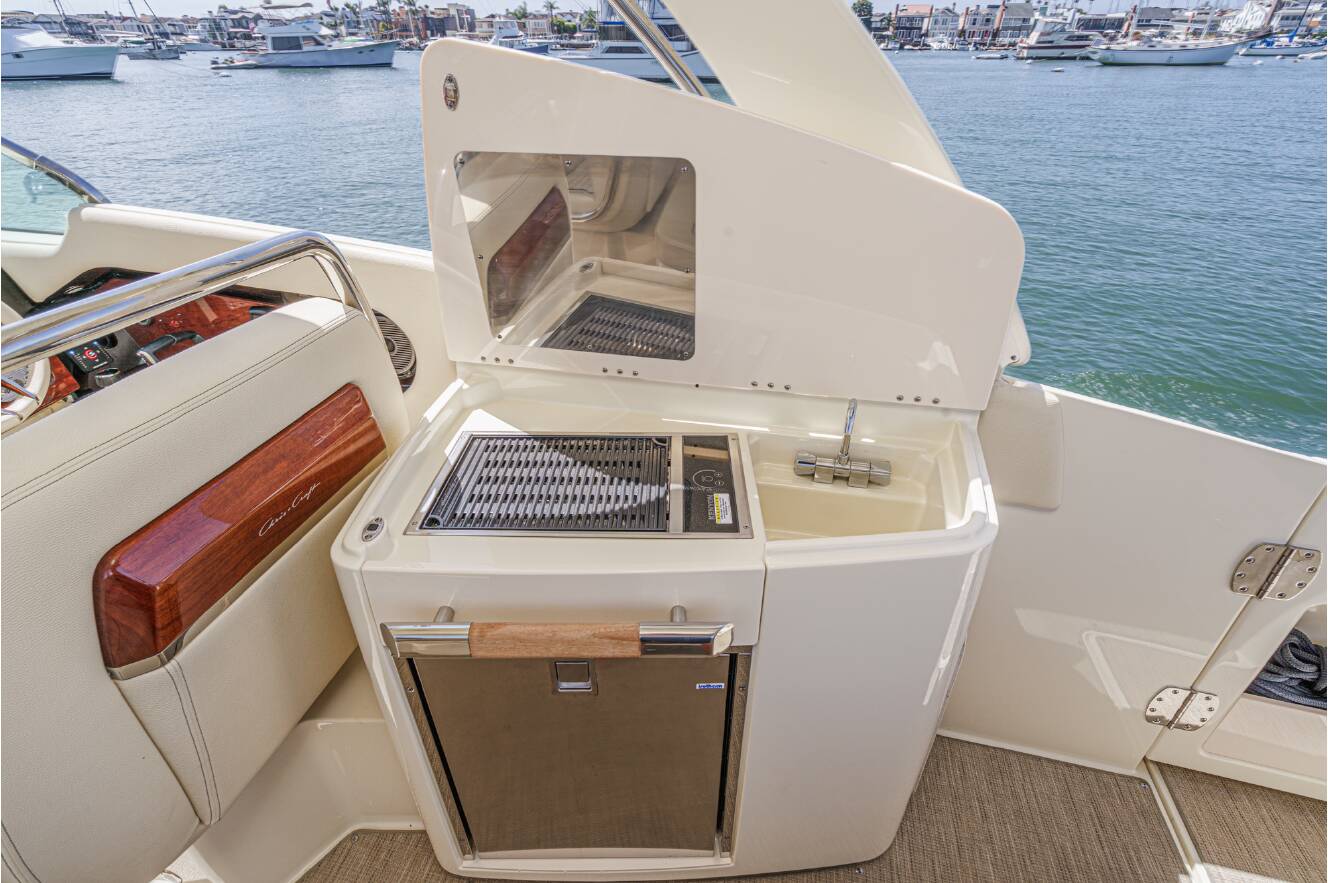 A photo of this 2024 Chris-Craft LAUNCH 35 GT