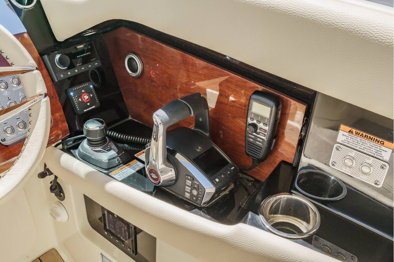 A photo of this 2024 Chris-Craft LAUNCH 35 GT