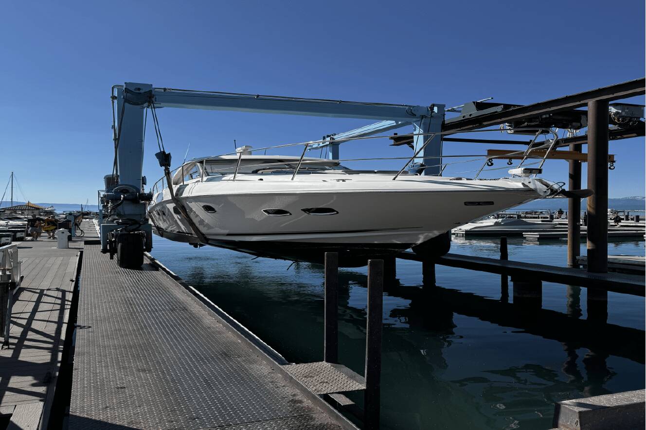 A photo of this 2010 Sea Ray 470 SUNDANCER