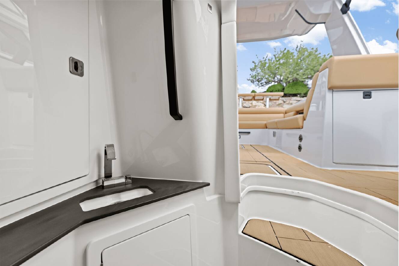 A photo of this 2024 Aviara AV32