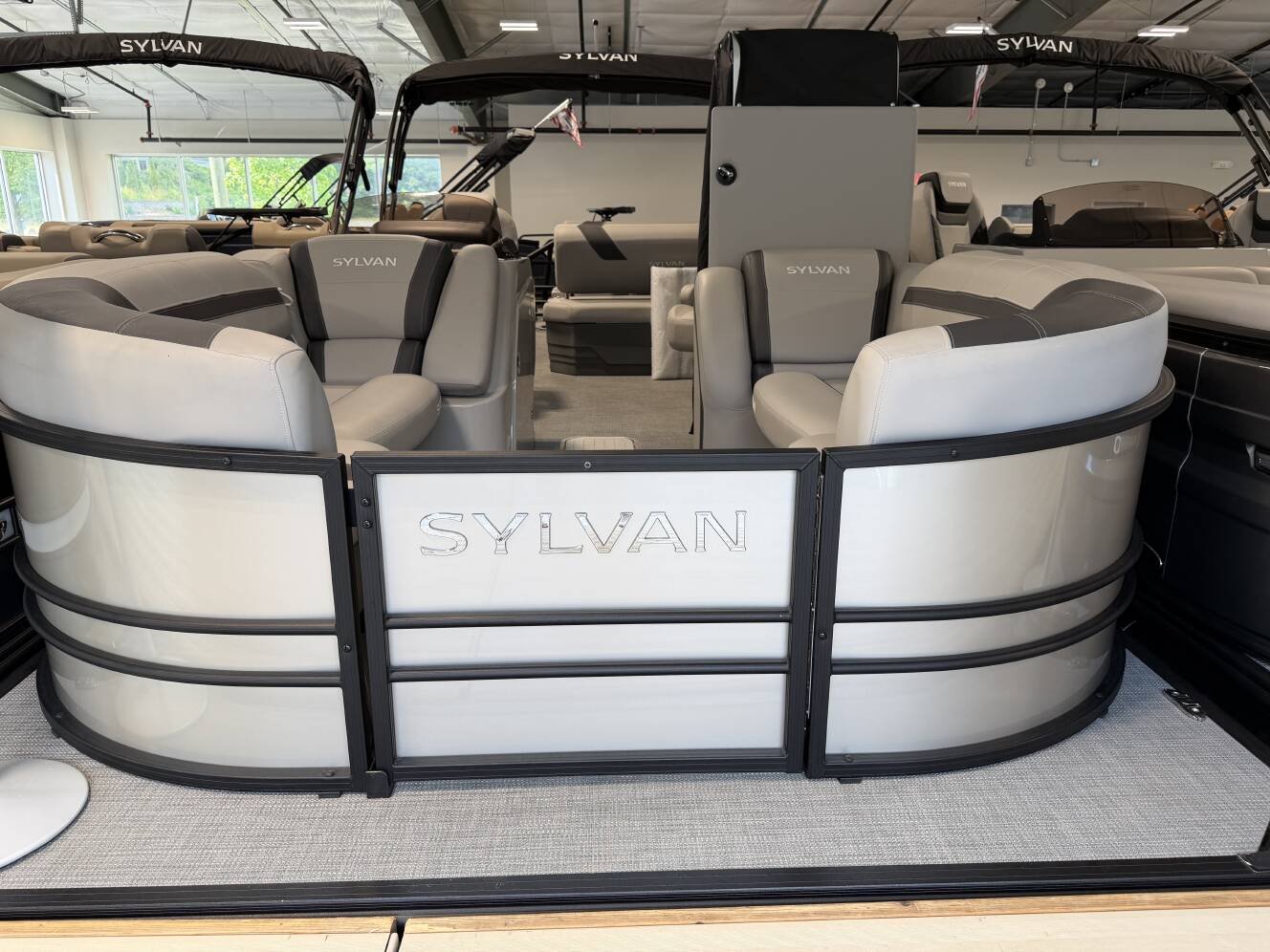 A photo of this 2025 Sylvan L5