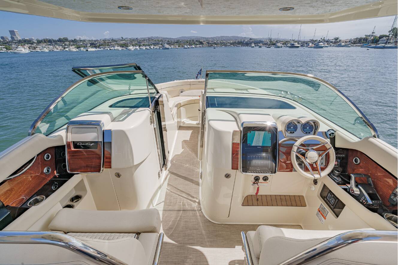 A photo of this 2024 Chris-Craft LAUNCH 35 GT