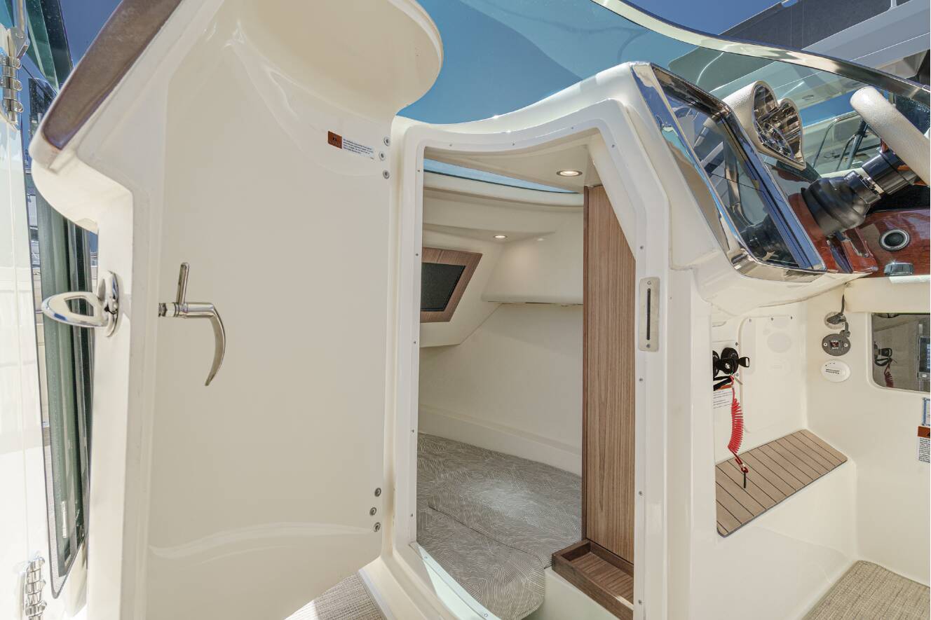 A photo of this 2024 Chris-Craft LAUNCH 35 GT