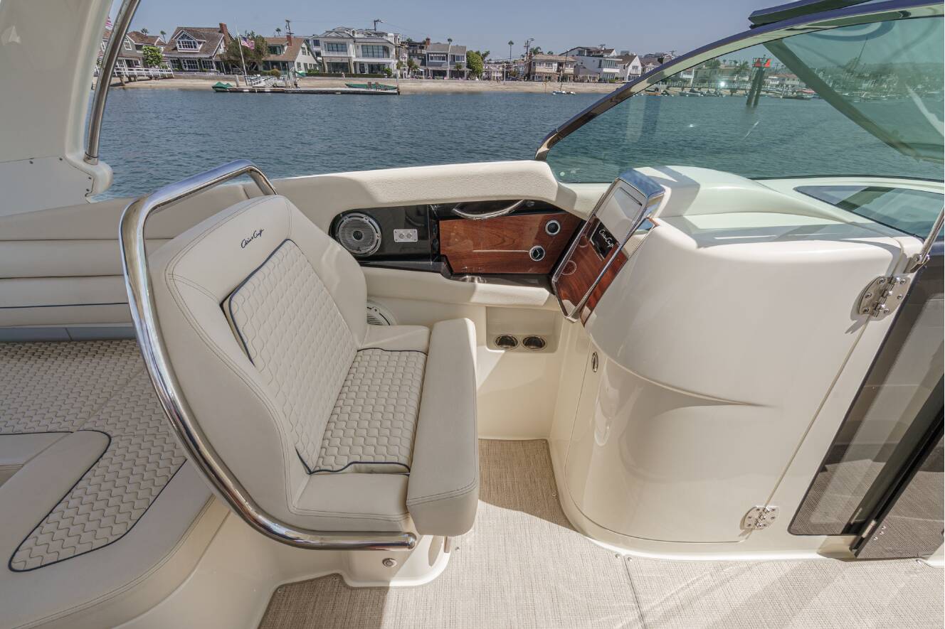 A photo of this 2024 Chris-Craft LAUNCH 35 GT
