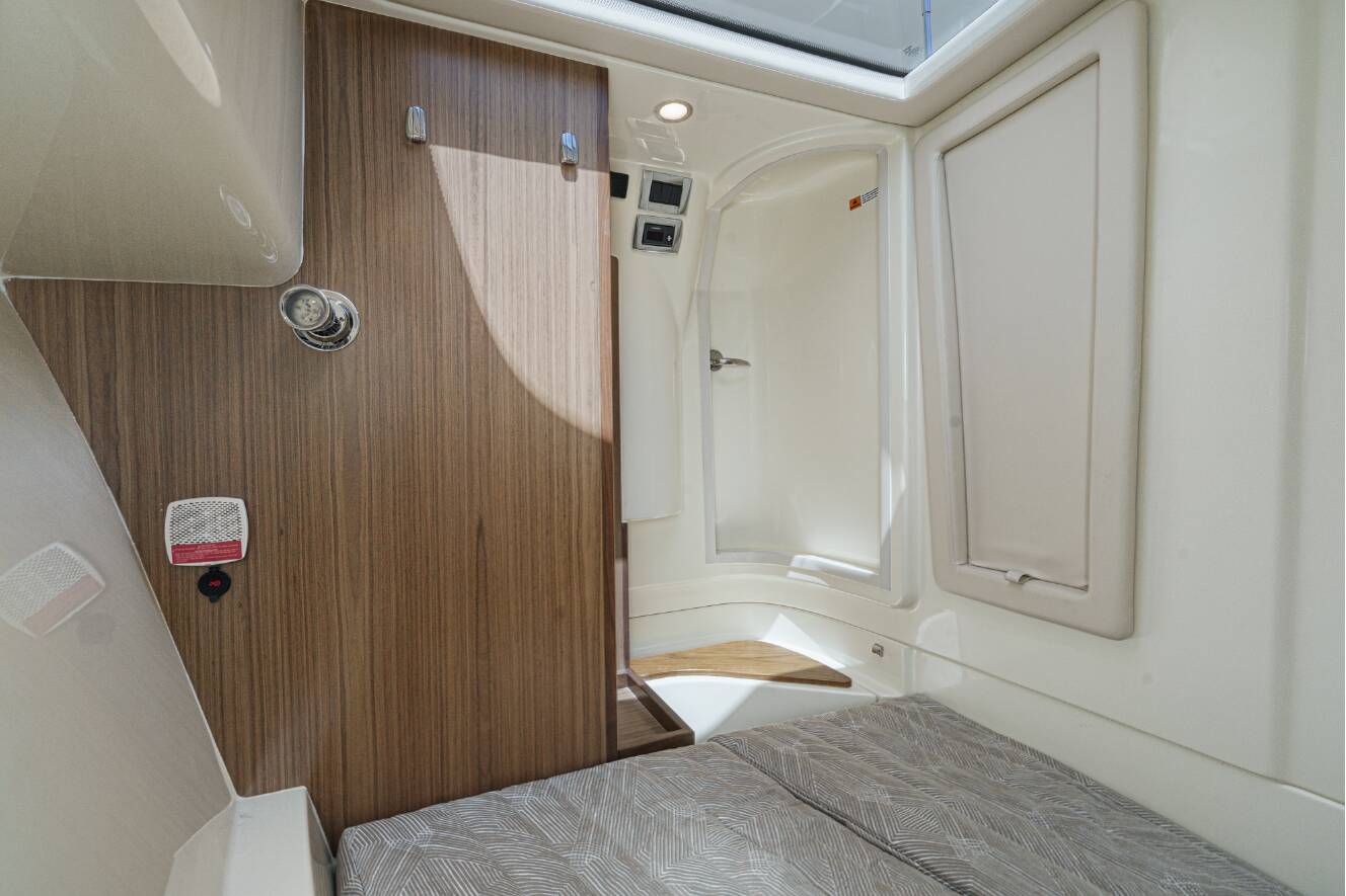 A photo of this 2024 Chris-Craft LAUNCH 35 GT