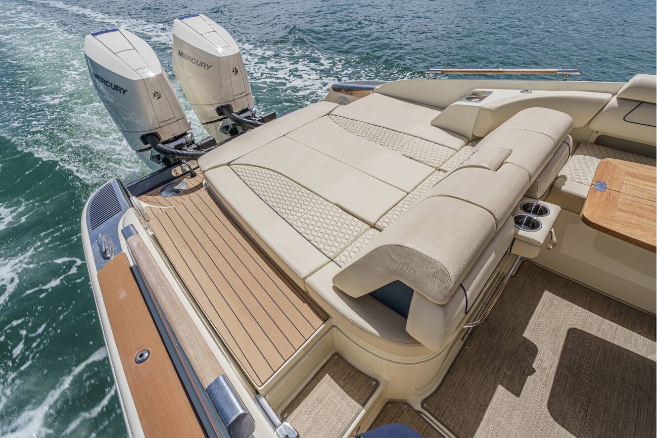 A photo of this 2024 Chris-Craft LAUNCH 35 GT