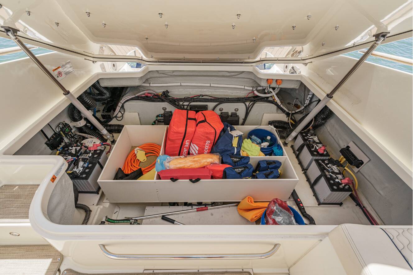 A photo of this 2024 Chris-Craft LAUNCH 35 GT