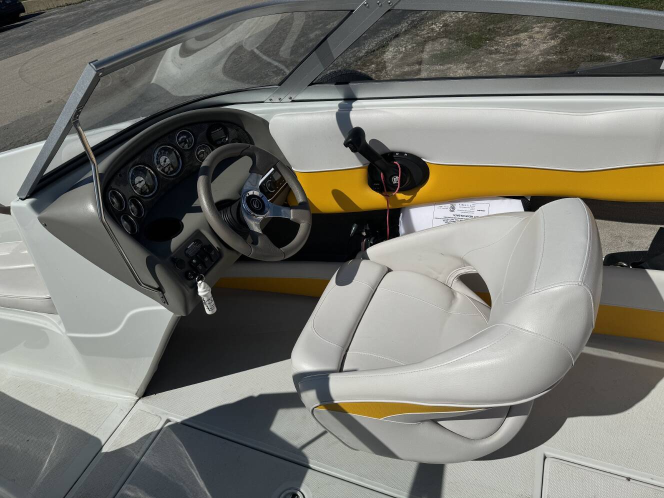 A photo of this 2015 Crownline 19SS