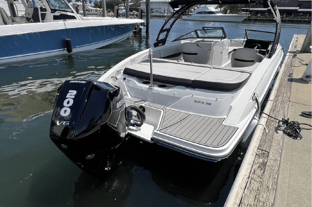 A photo of this 2023 Sea Ray SPX 210 Outboard