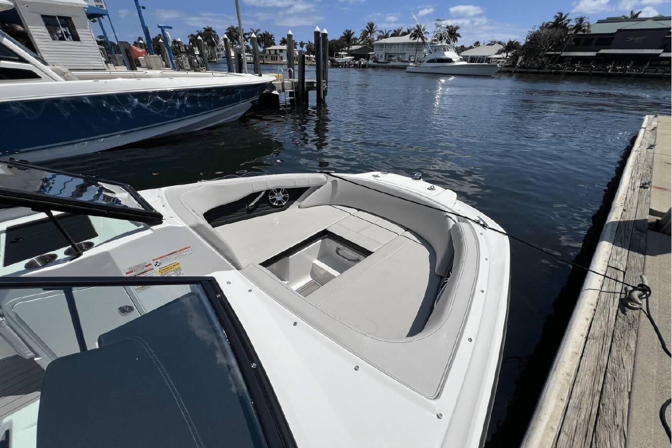 A photo of this 2023 Sea Ray SPX 210 Outboard
