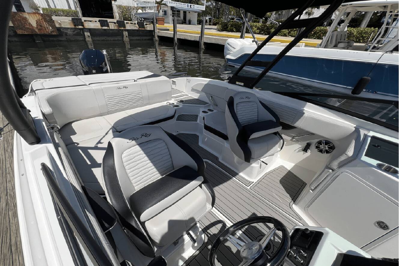 A photo of this 2023 Sea Ray SPX 210 Outboard