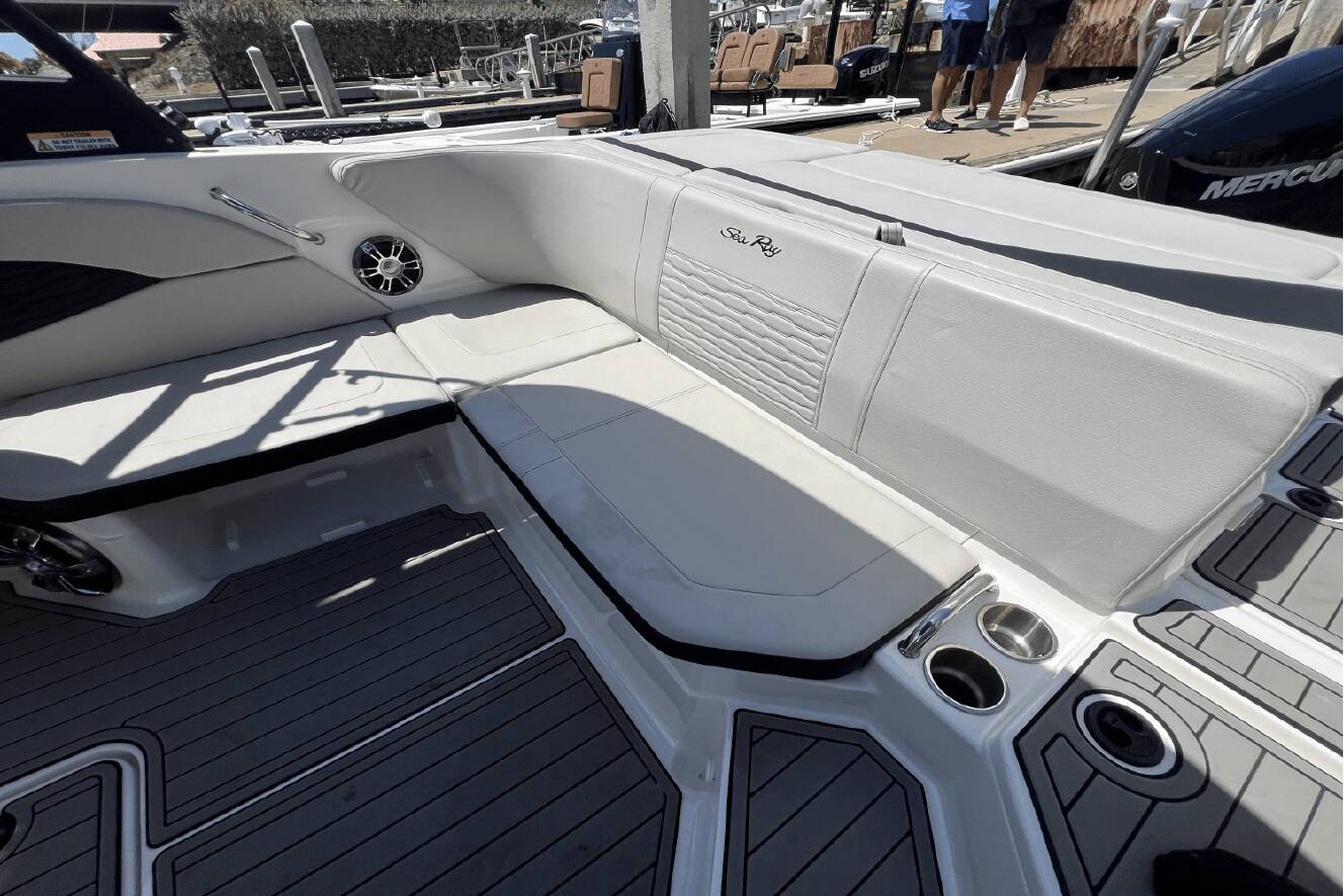 A photo of this 2023 Sea Ray SPX 210 Outboard