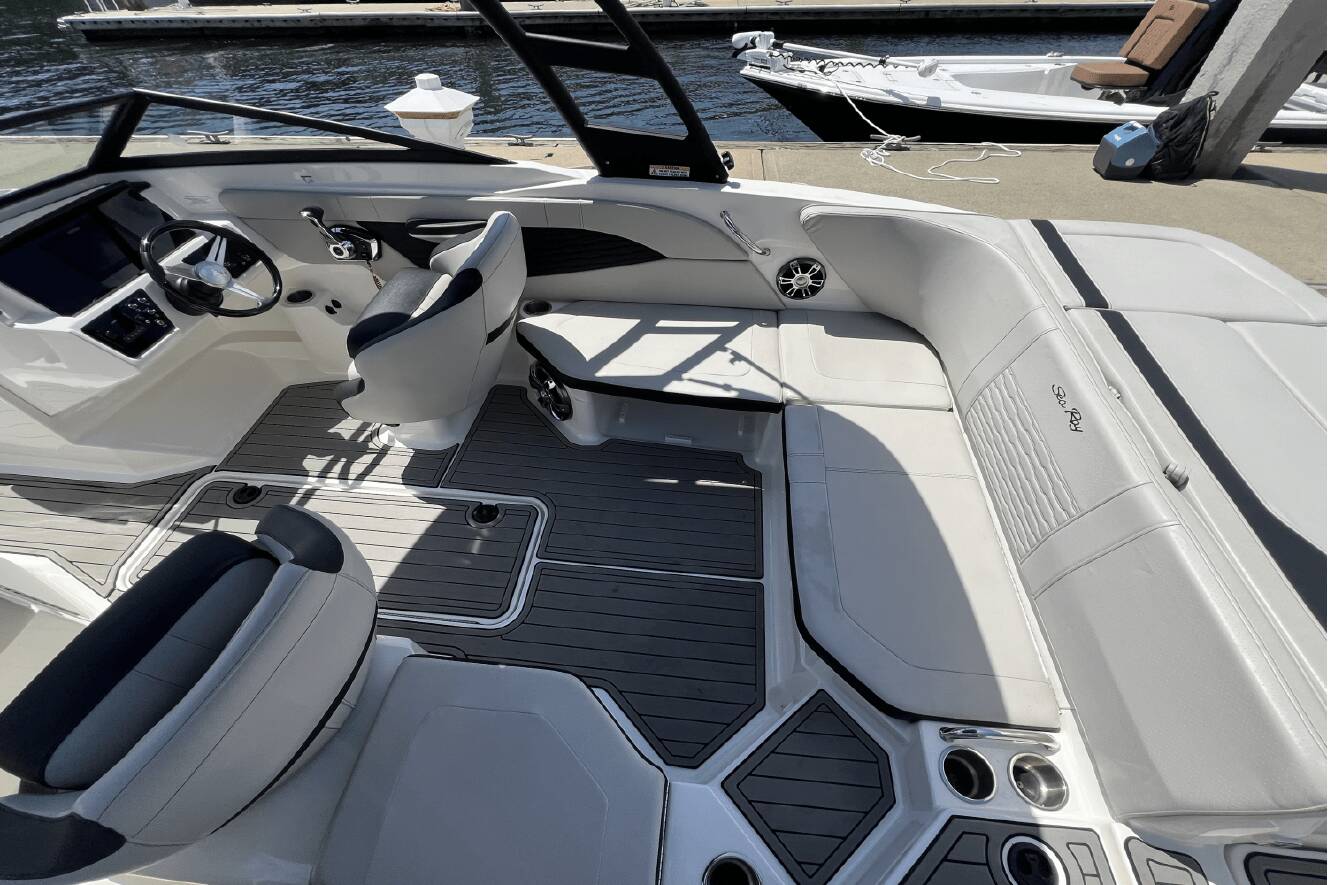A photo of this 2023 Sea Ray SPX 210 Outboard