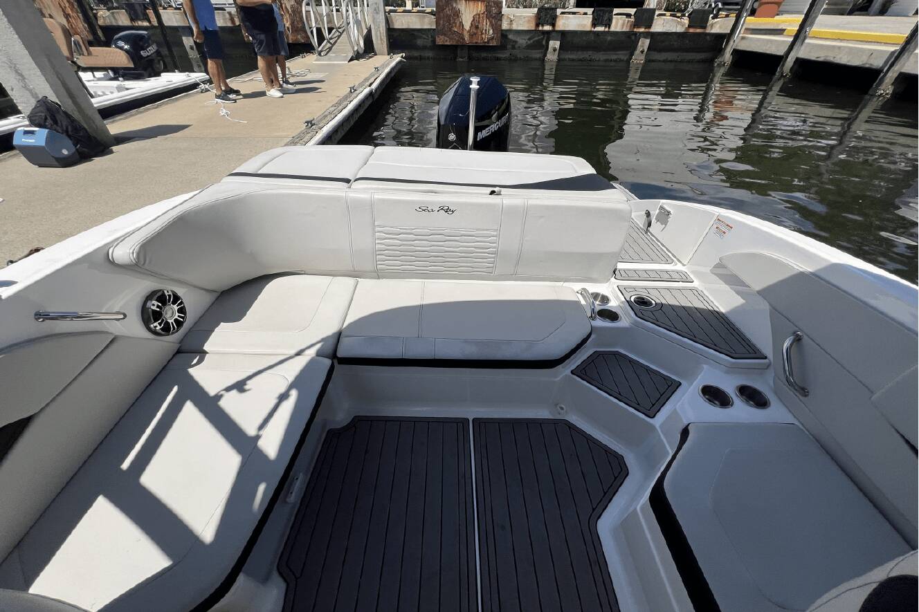 A photo of this 2023 Sea Ray SPX 210 Outboard