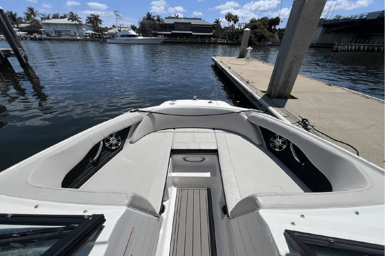 A photo of this 2023 Sea Ray SPX 210 Outboard