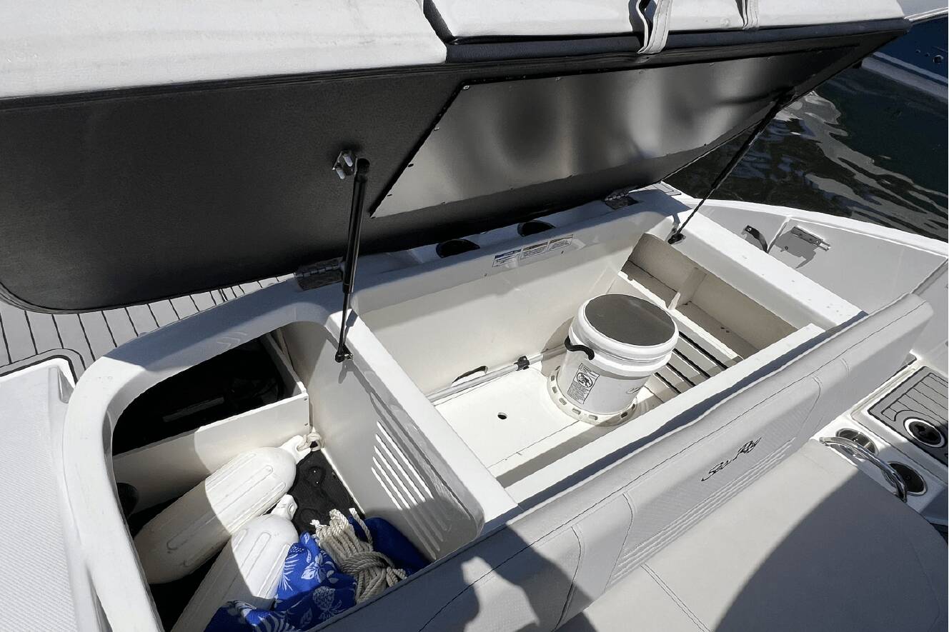 A photo of this 2023 Sea Ray SPX 210 Outboard