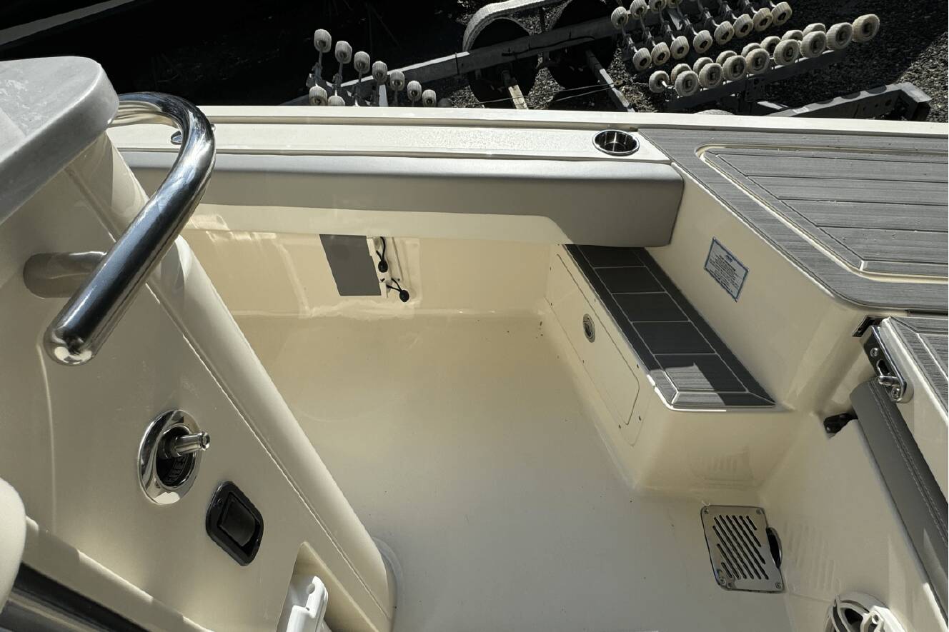 A photo of this 2025 Scout 281 XSS