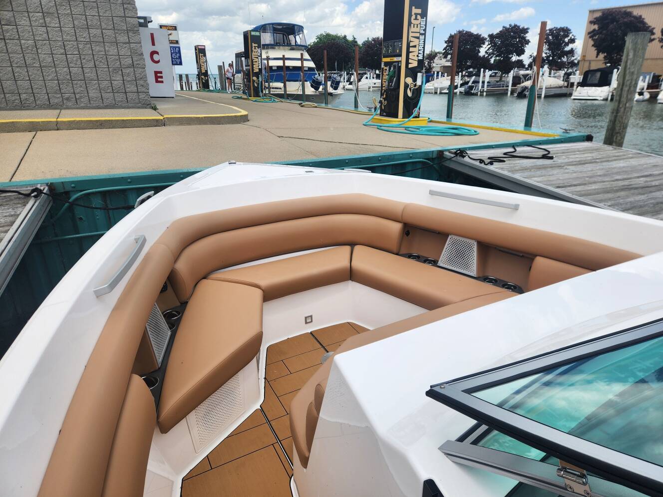 A photo of this 2024 Aviara AV40