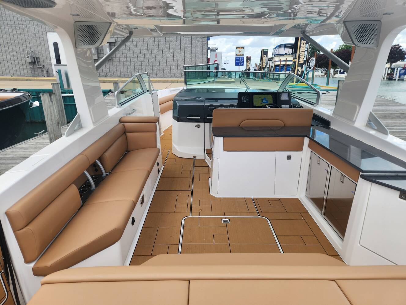 A photo of this 2024 Aviara AV40