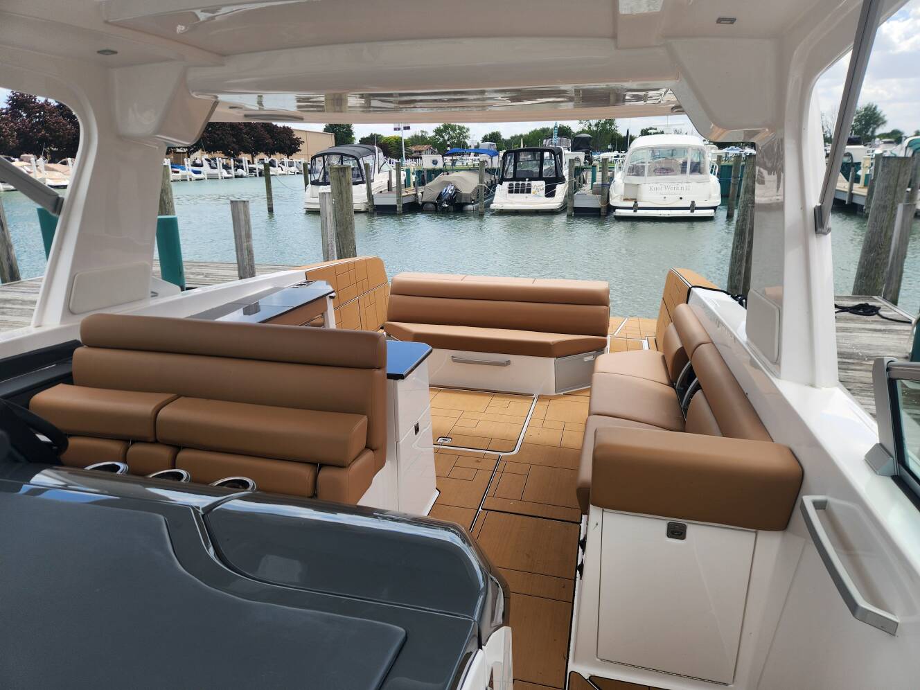 A photo of this 2024 Aviara AV40
