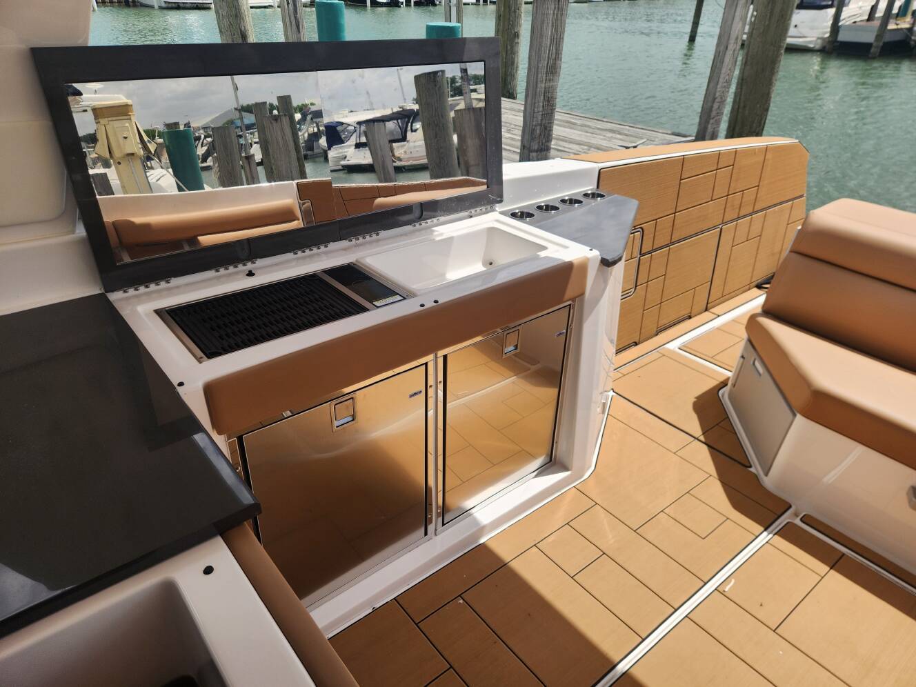 A photo of this 2024 Aviara AV40