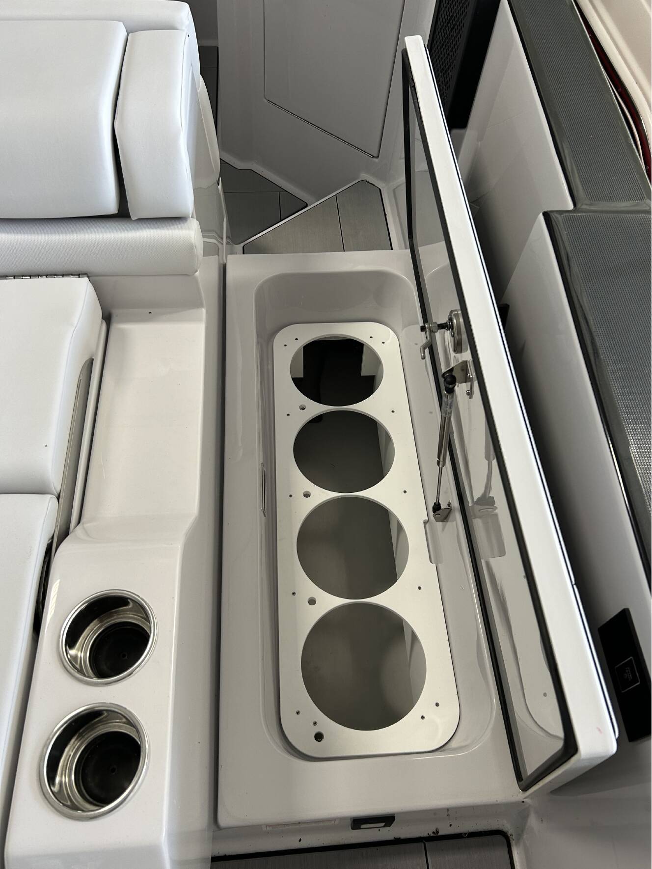 A photo of this 2024 Aviara AV32 Outboard