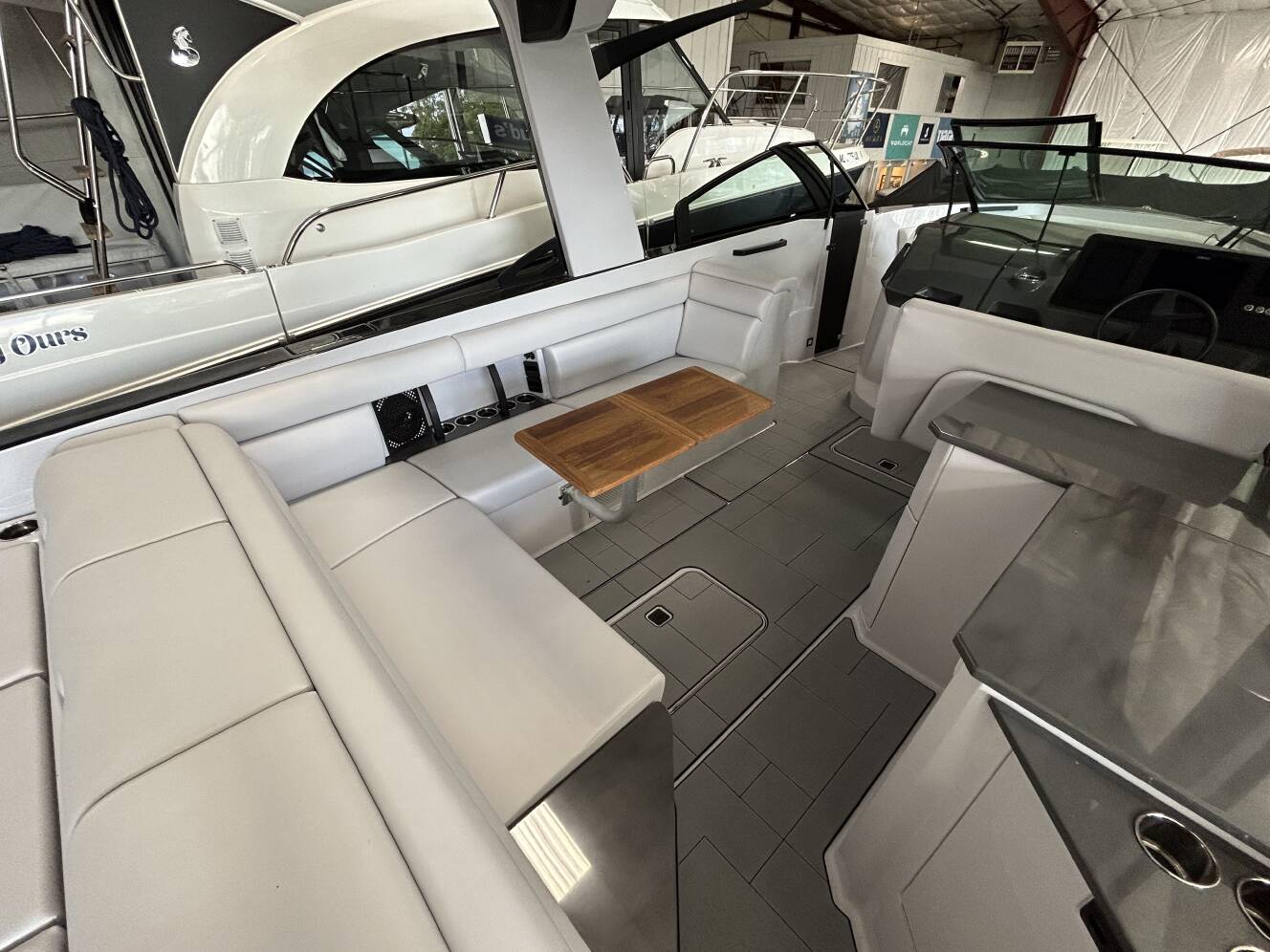 A photo of this 2024 Aviara AV32 Outboard