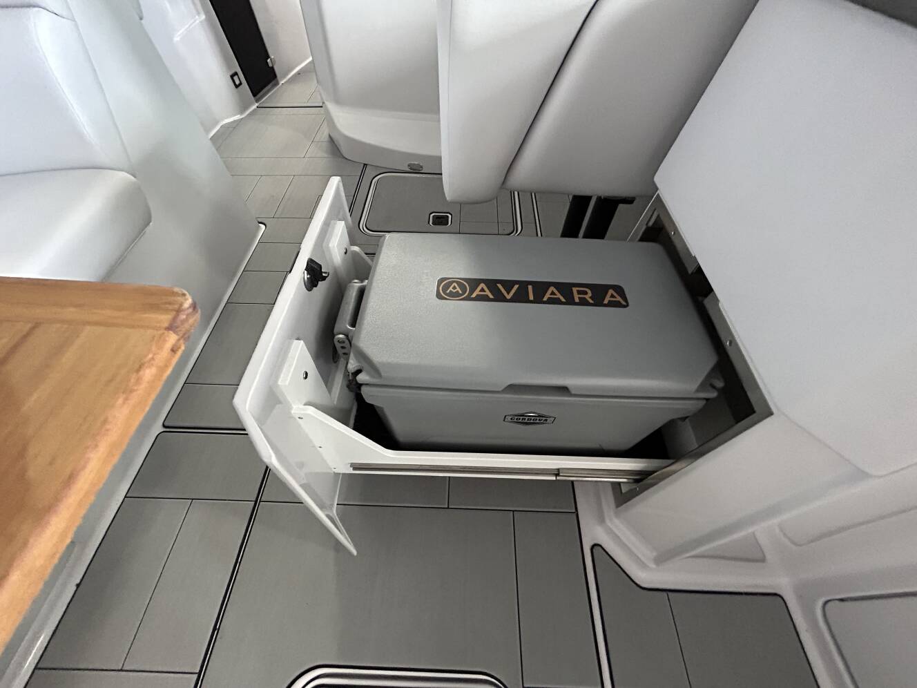 A photo of this 2024 Aviara AV32 Outboard
