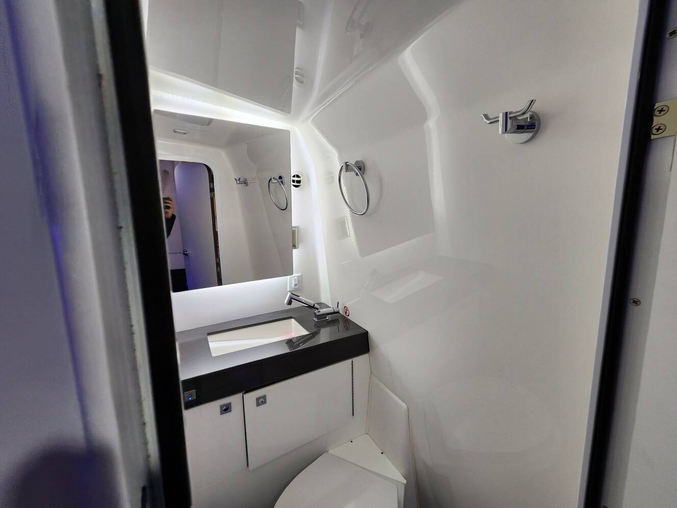 A photo of this 2024 Aviara AV40