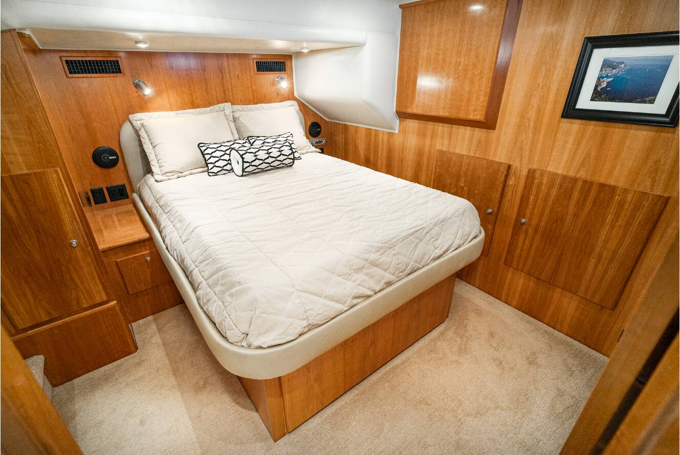 A photo of this 2006 Navigator 5100