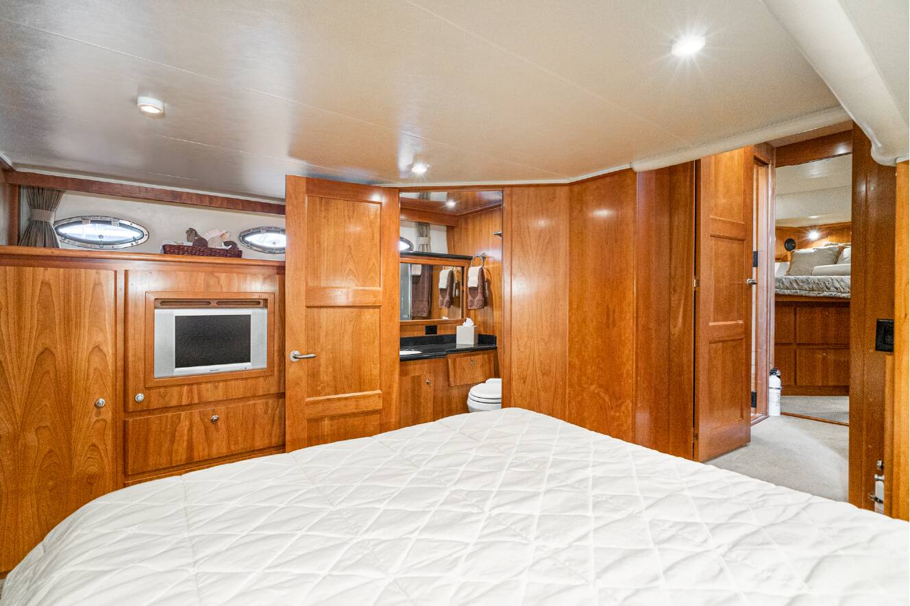 A photo of this 2006 Navigator 5100