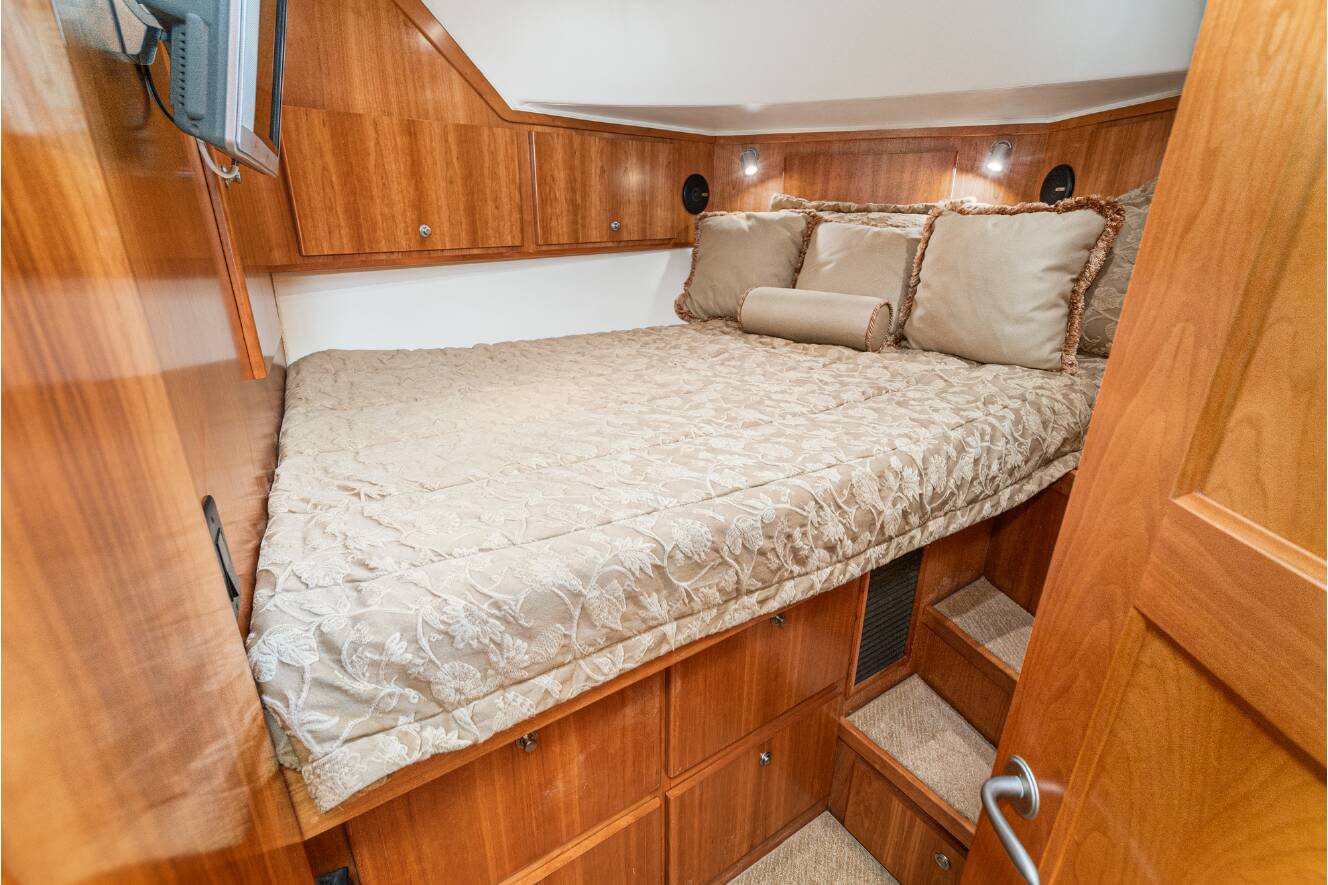 A photo of this 2006 Navigator 5100