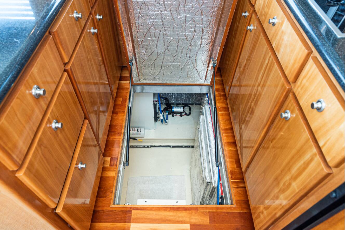 A photo of this 2006 Navigator 5100