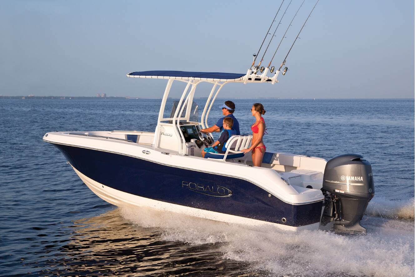 A photo of this 2026 Robalo R200